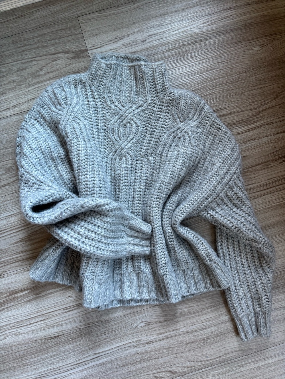 American Eagle Outfitters Mock Neck Sweater Light Gray Cable Knit in size Large